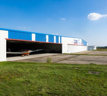 Seitenansicht des Hangars