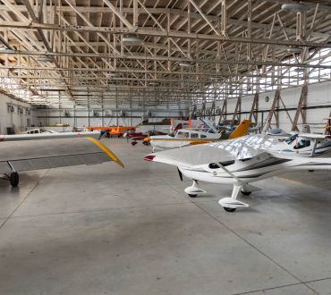 Weitwinkelaufnahme aus dem Hangar